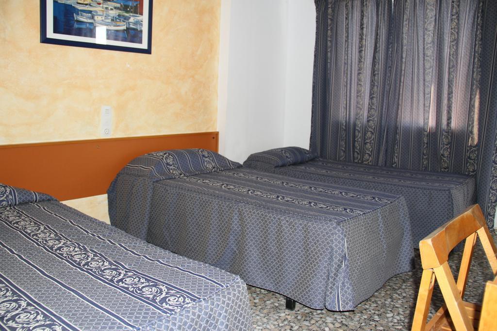 Hostal Mengual Gandía Quarto foto