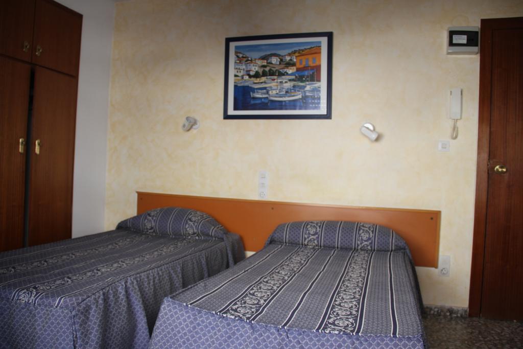Hostal Mengual Gandía Quarto foto